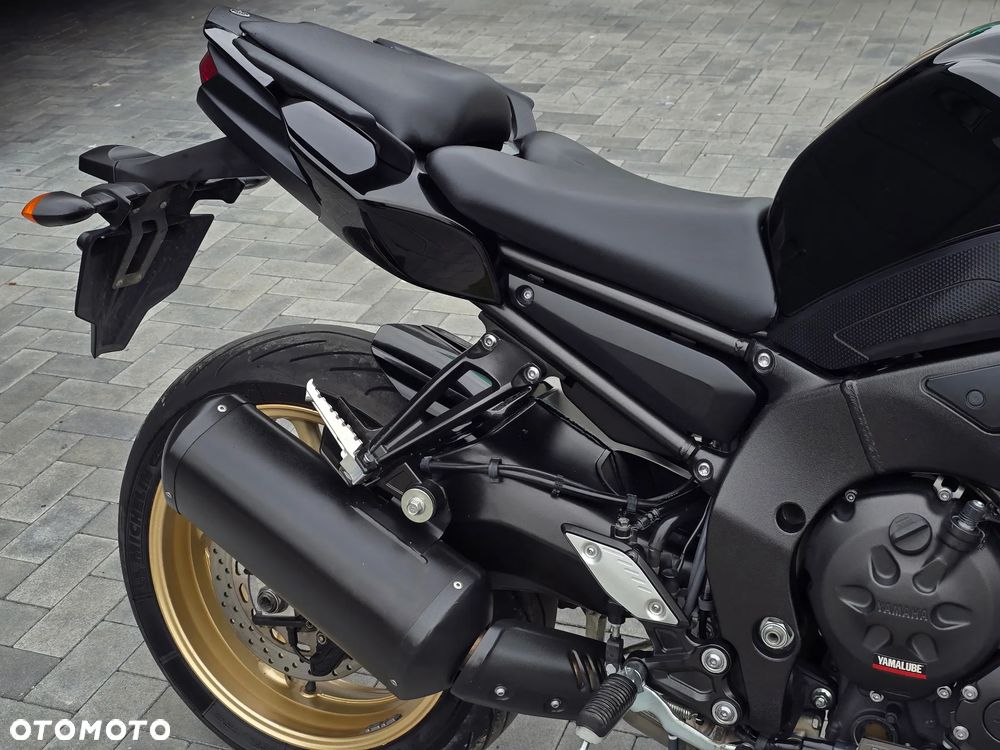 Yamaha FZ8 - 6
