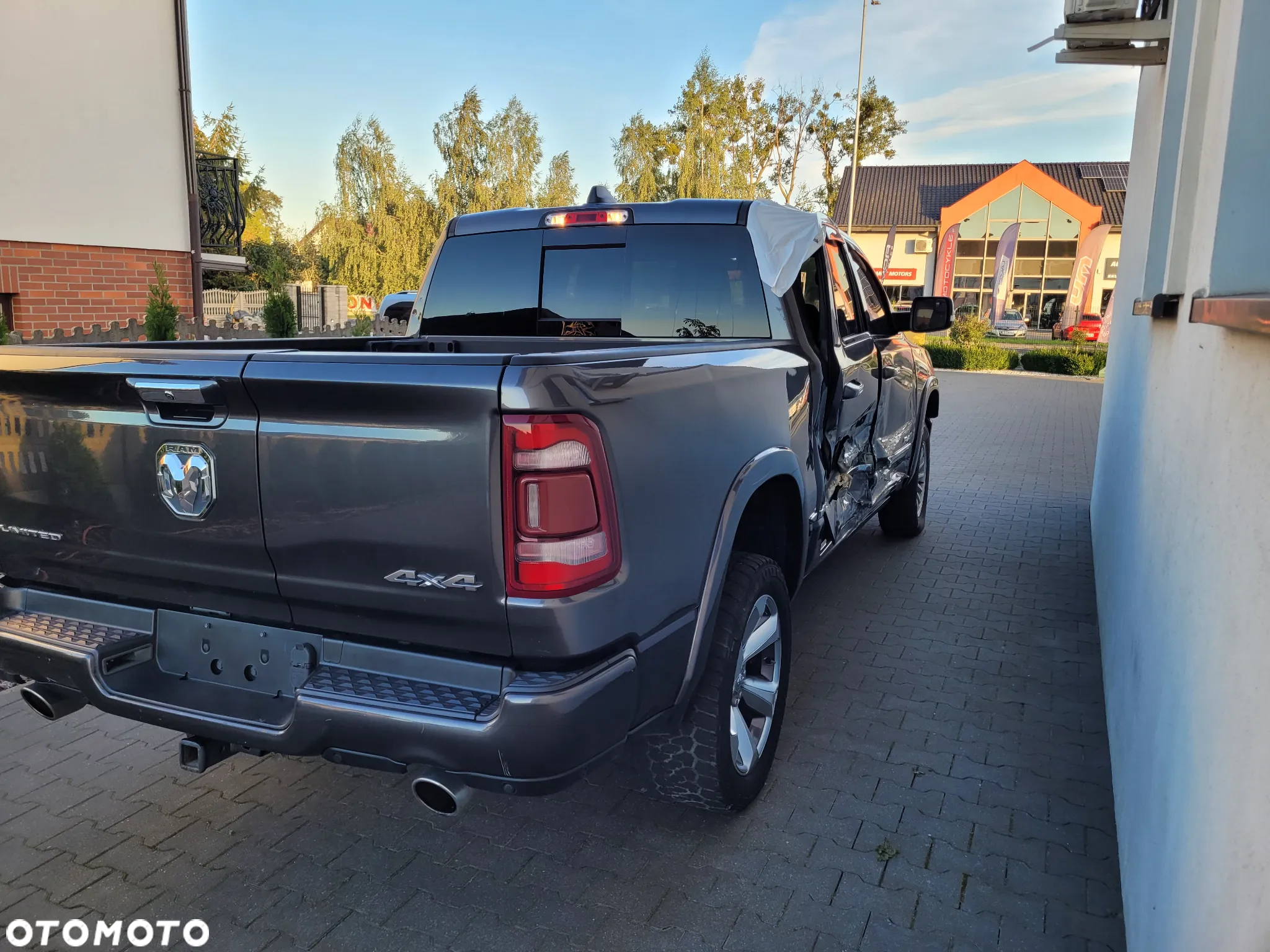 RAM 1500 Crew Cab Shortbed Limited - 9