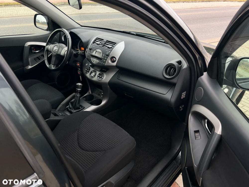 Toyota RAV4 2.2 D-4D Sol 180 - 10