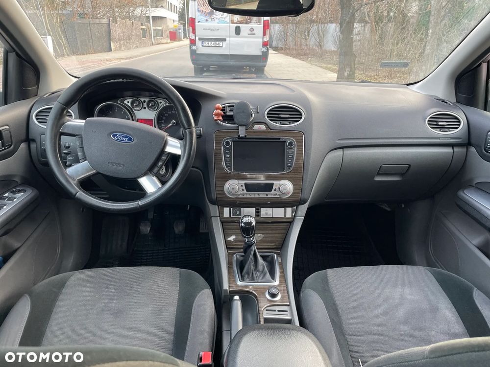 Ford Focus Ghia - 15