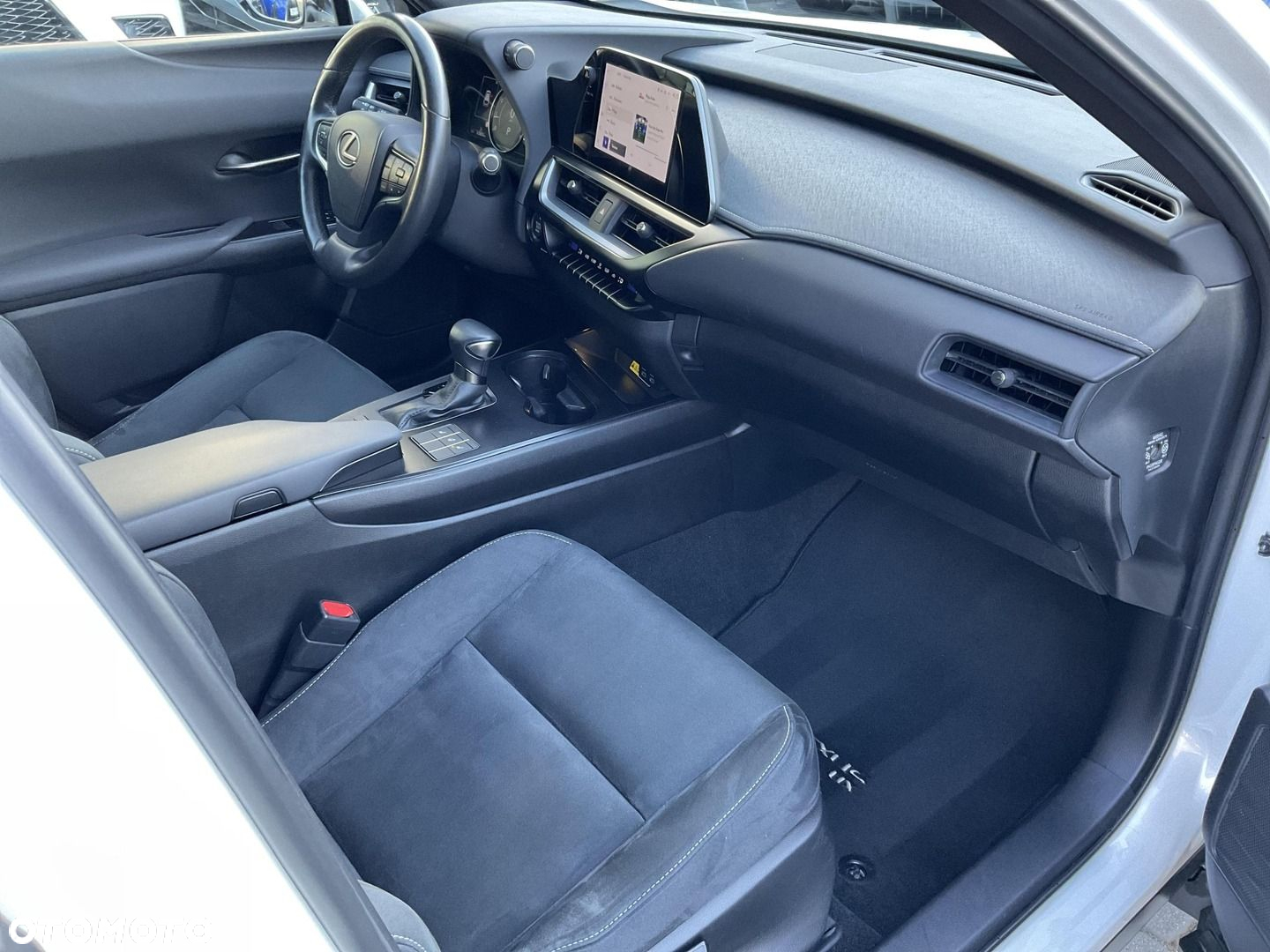 Lexus UX - 14