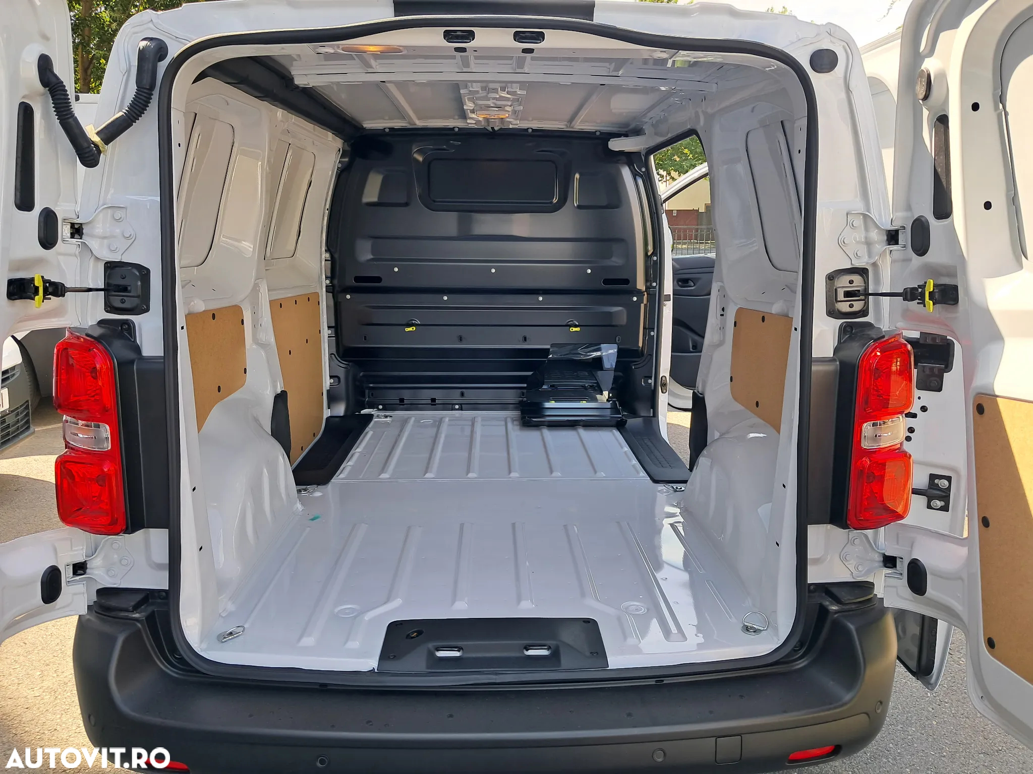 Citroën JUMPY FURGON L2 1.5 diesel 120 CP - 13