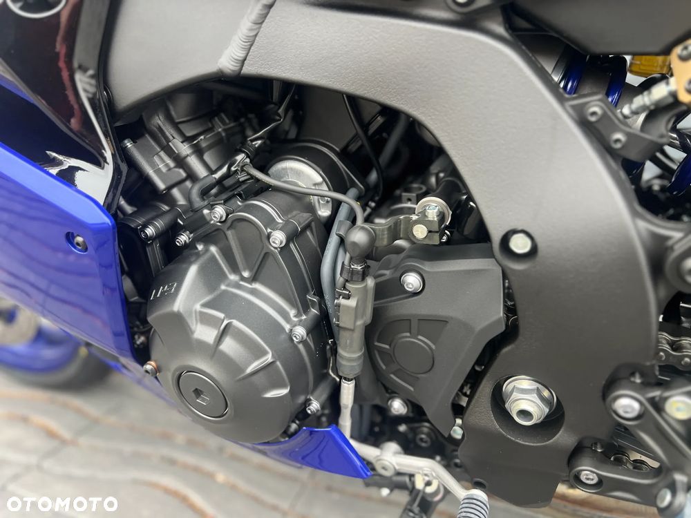 Yamaha R9 - 25