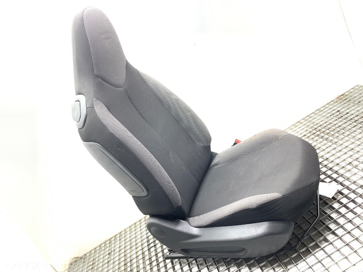 FOTEL PRAWY PRZÓD - 269.00 PLN - TOYOTA AYGO (_B4_) 2014 - 2022 1.0 (KGB40) 51 kW [69 KM] benzyna - 3