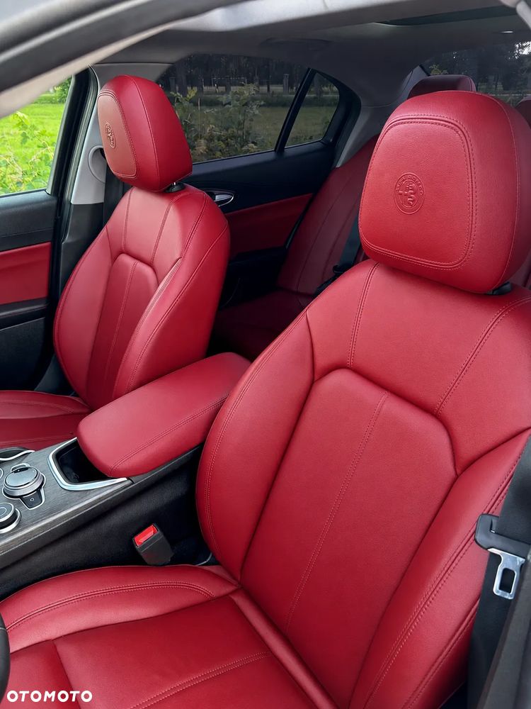 Alfa Romeo Giulia 2.0 Turbo 16V AT8-Q4 Veloce Ti - 7