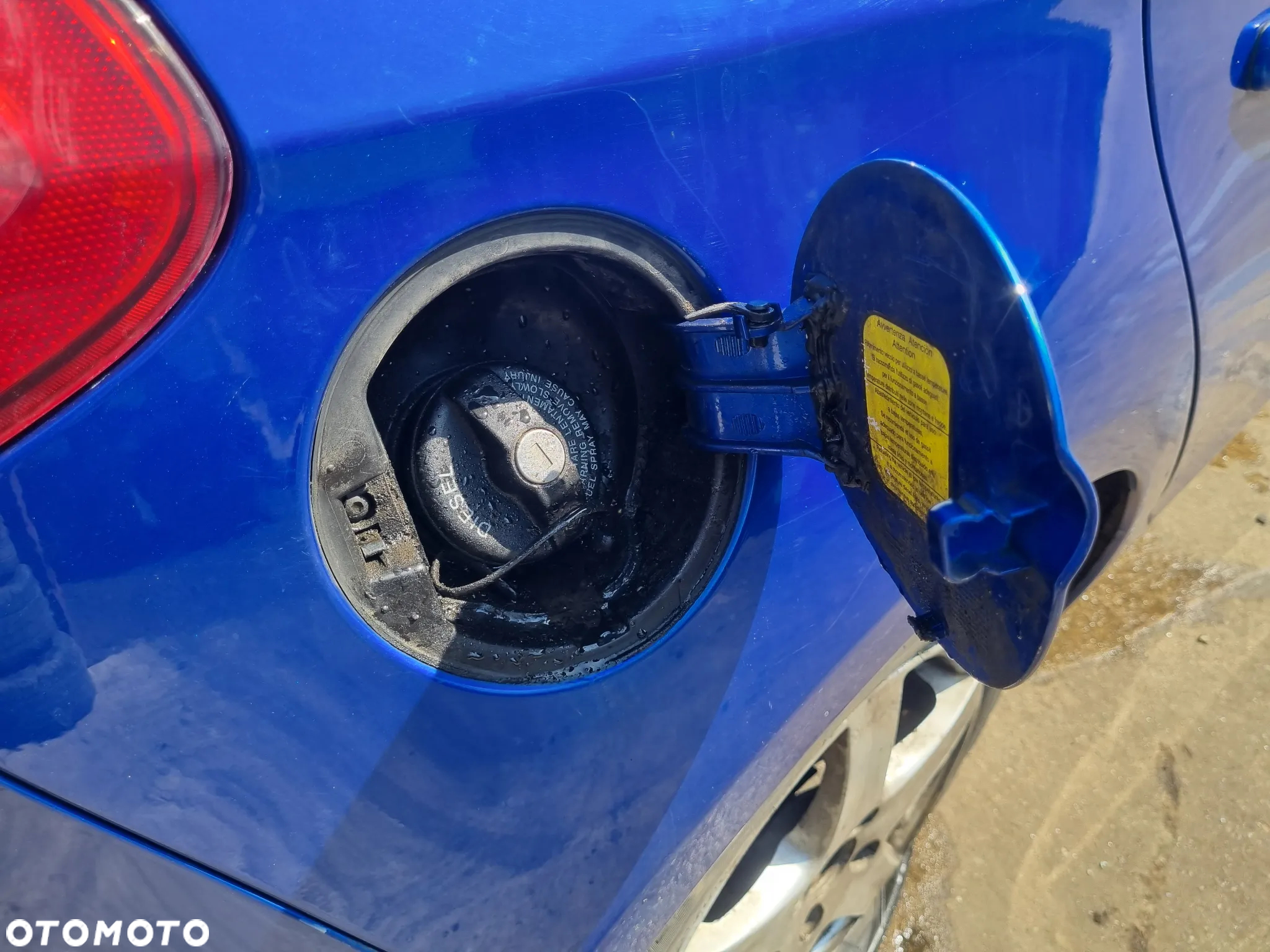 FIAT BRAVO II 07-14 2011 r. 5D HB 899/B klapka wlewu paliwa * - 2
