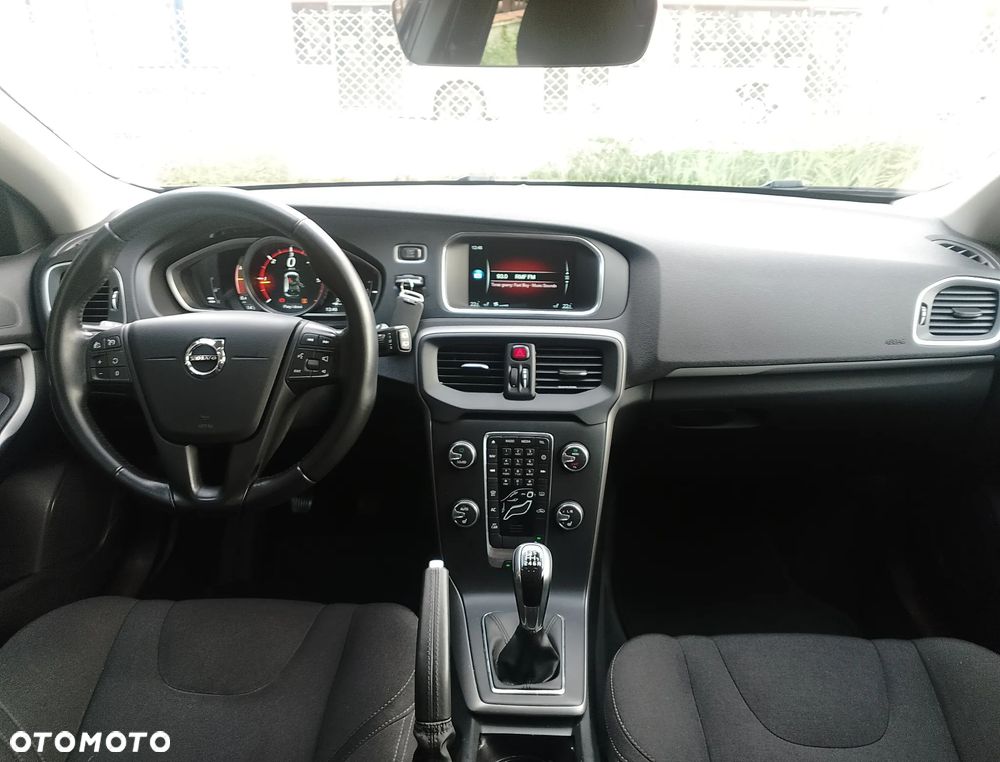 Volvo V40 - 23
