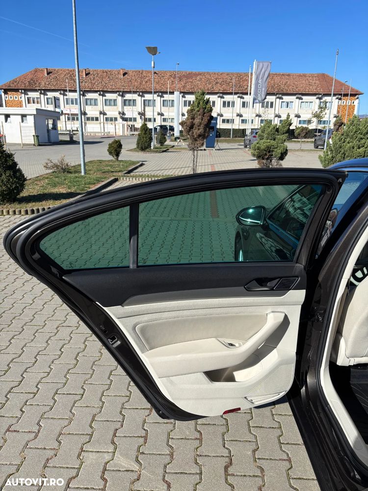 Volkswagen Passat - 13