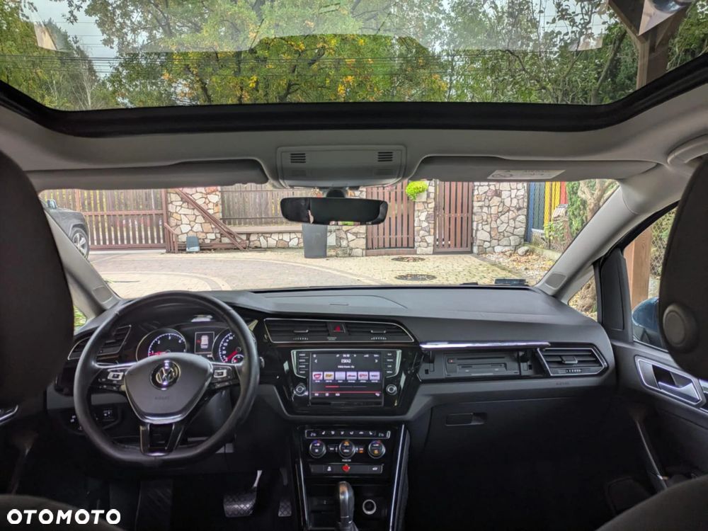 Volkswagen Touran - 12