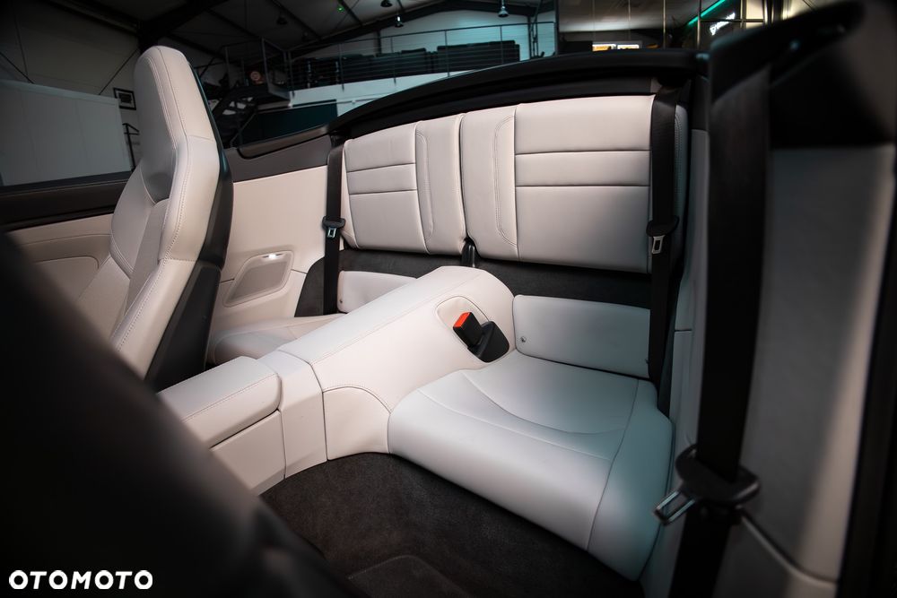 Porsche 911 Carrera 4 GTS - 26