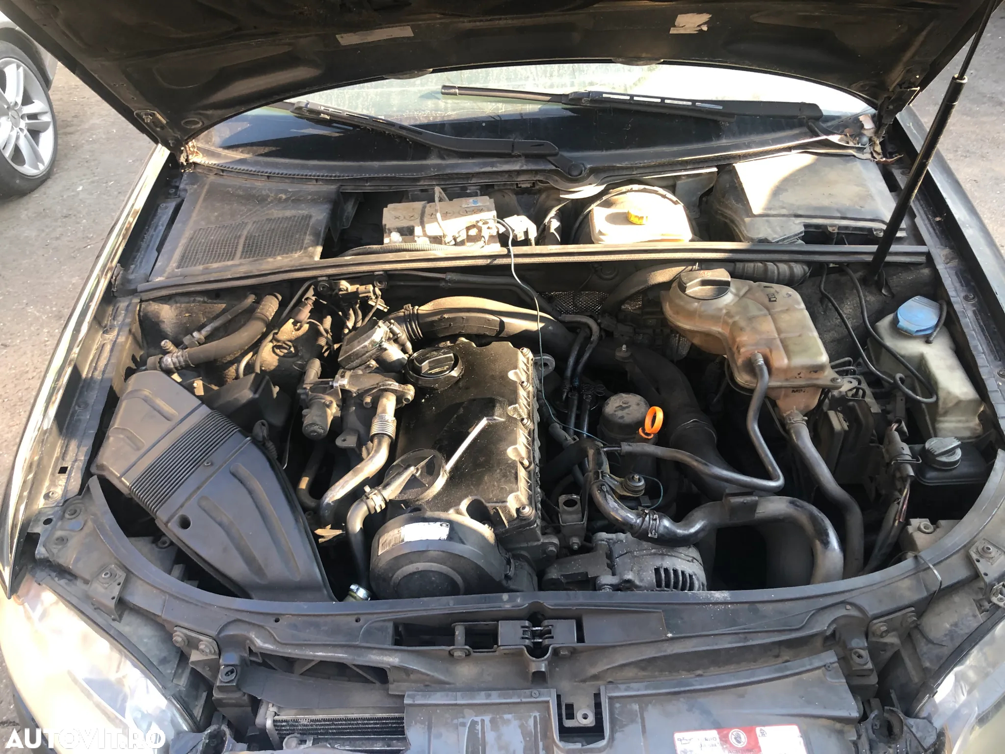 Dezmembrez Audi A4 B7 sedan negru 2.0 diesel BPW 2006 - 9