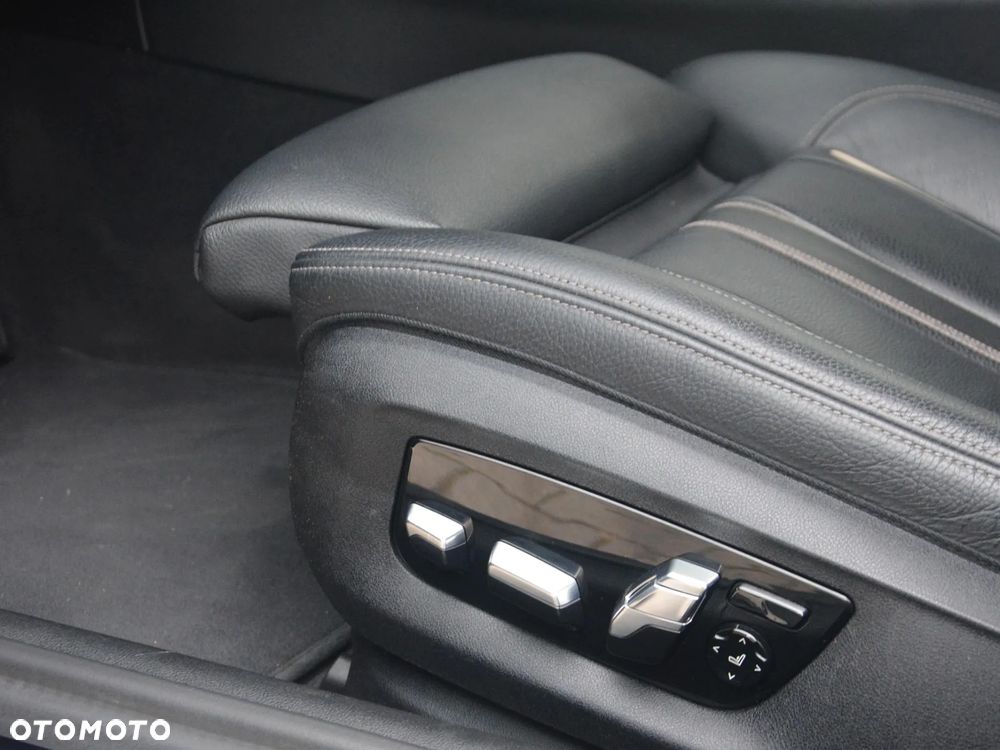 BMW Seria 5 520d xDrive - 10