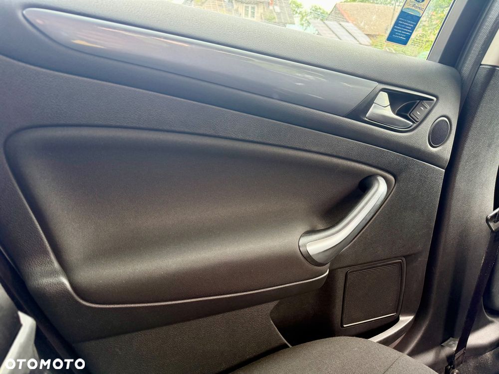 Ford Mondeo 2.0 Trend - 19