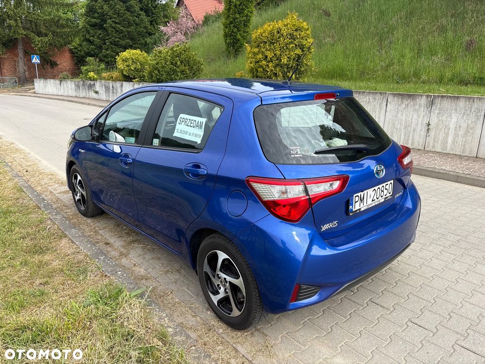 Toyota Yaris Hybrid 100 Selection - 2