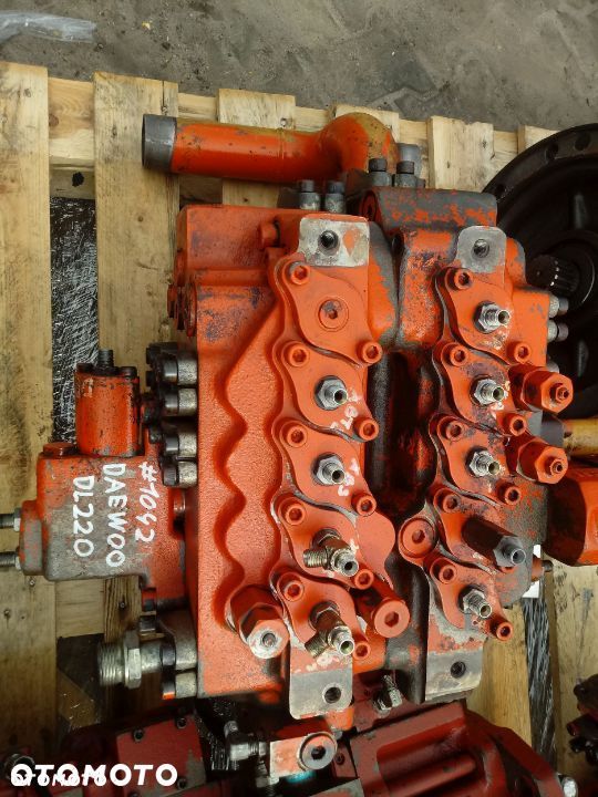 Rozdzielacz hydrauliczny Daewoo DL220 koparki Sekcja Zawór Doosan - 1