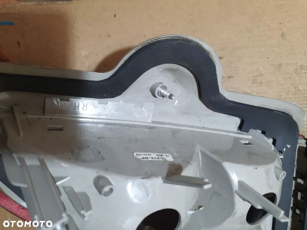 FORD MONDEO MK4 KOMBI 07-10 LAMPA PRAWY TYŁ W KLAPĘ - 3