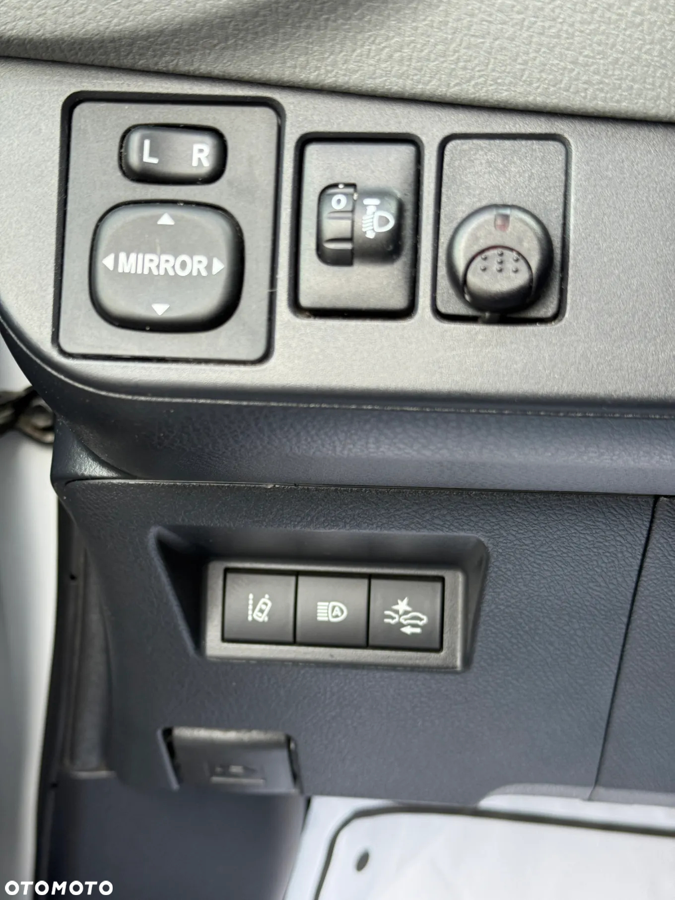 Toyota Yaris Hybrid 100 Active - 8