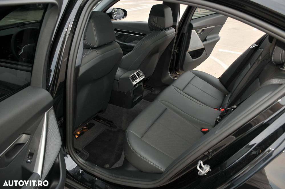 BMW Seria 5 520i AT MHEV - 14