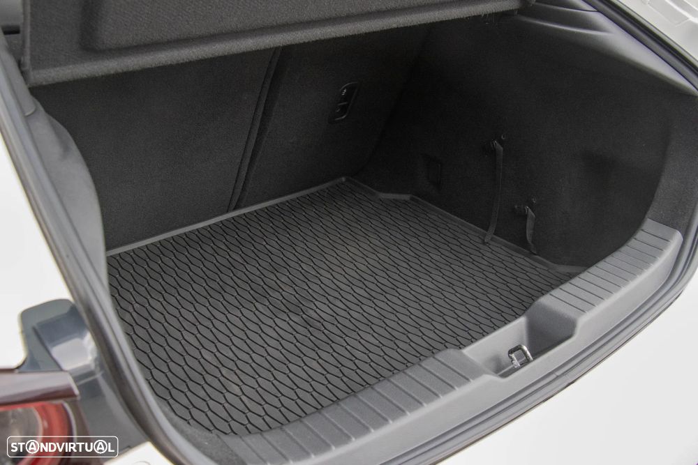 Mazda 3 Hatchback 2.0 Sky-X Excellence - 38