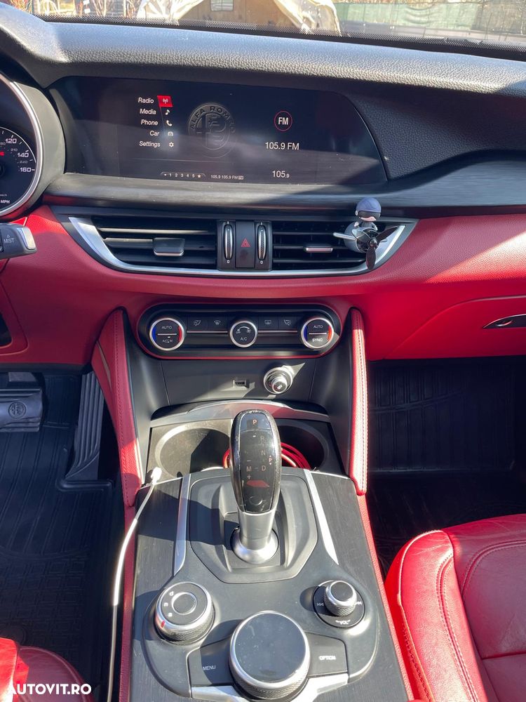 Alfa Romeo Stelvio 2.0 Turbo 16V AT8-Q4 Veloce - 7