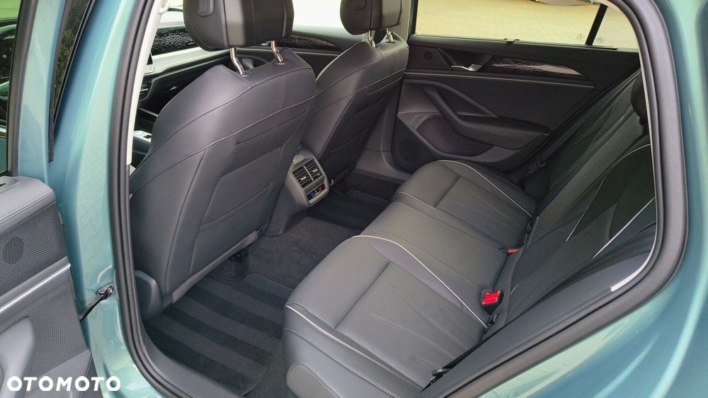 Volkswagen Passat - 12
