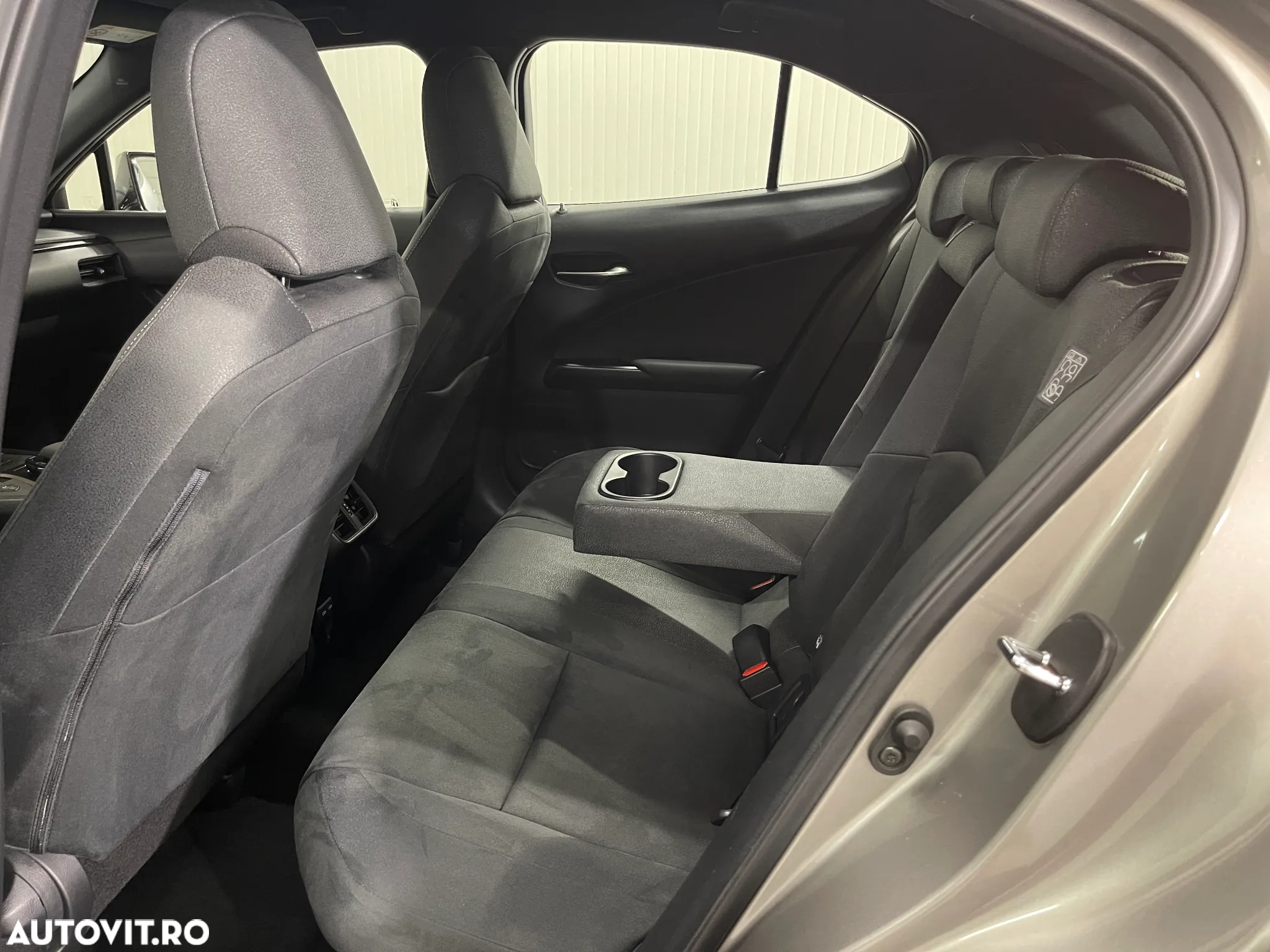 Lexus UX 250h 2.0L HEV 20H- (178 HP) 4X2 CVT Business - 11
