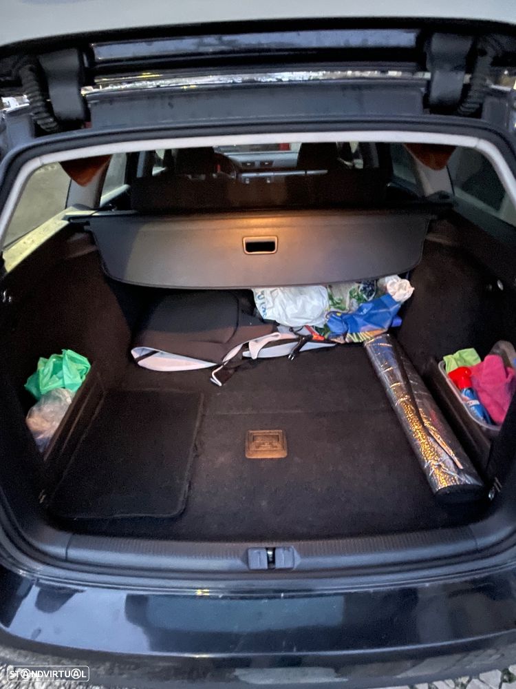 VW Passat Variant 1.9 TDi DPF BlueMotion - 14