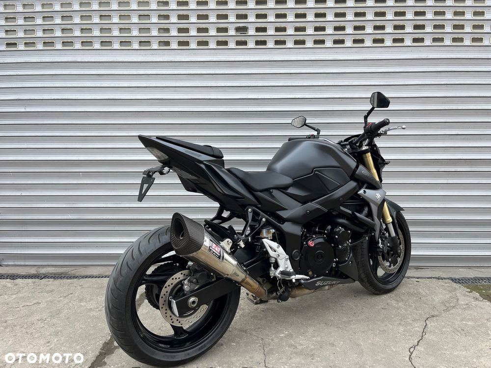Suzuki GSR - 7