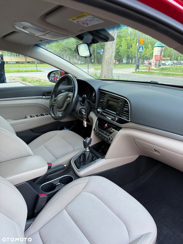 Hyundai Elantra 1.6 Classic Plus - 5