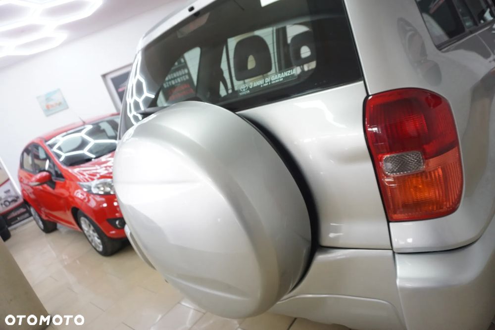 Toyota RAV4 D-4D 4x4 - 11