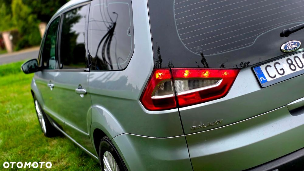 Ford Galaxy 2011 photo 4
