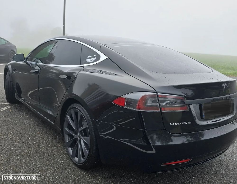 Tesla Model S - 7