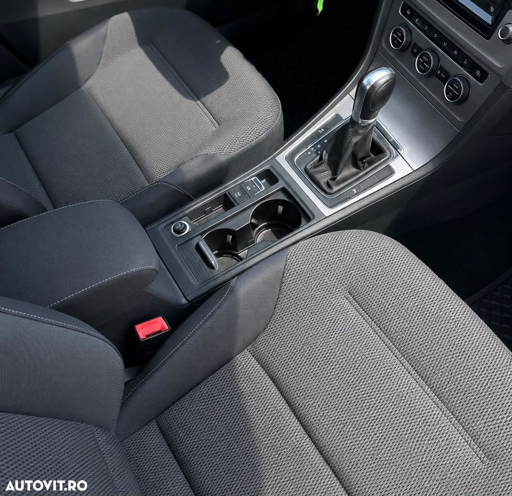 Volkswagen Golf - 8