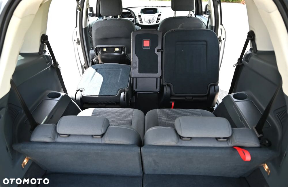 Ford Grand C-MAX - 32