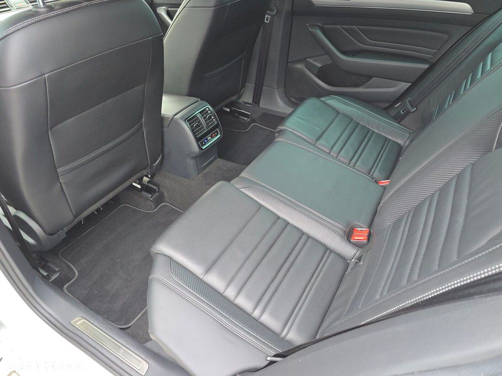 Volkswagen Passat Variant 2.0 TDI 4Mot Elegance DSG - 11