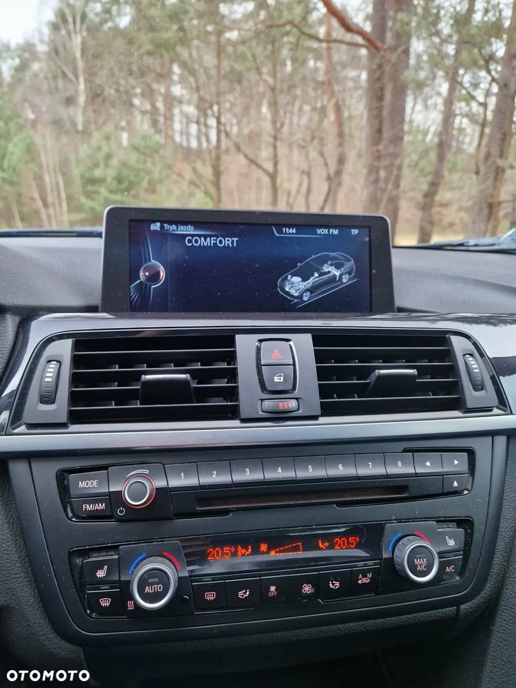 BMW Seria 3 328i Luxury Line - 16