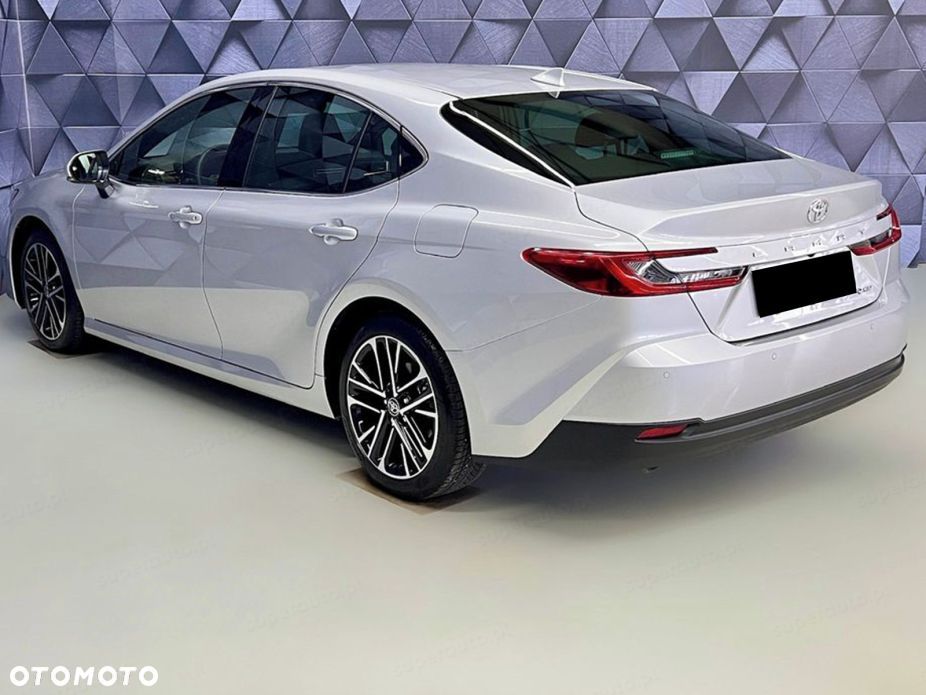 Toyota Camry - 5