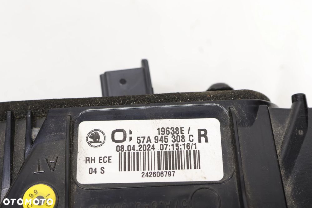 Skoda Karoq lampa tył prawa 57A945308C - 2