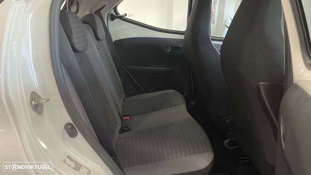 Toyota Aygo X Black&White - 18