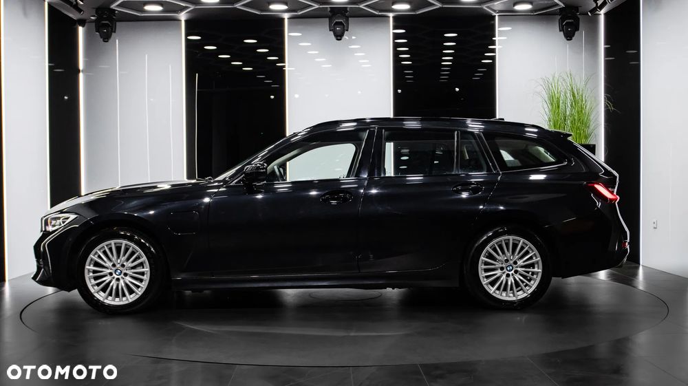 BMW Seria 3 330e xDrive Sport Line - 4