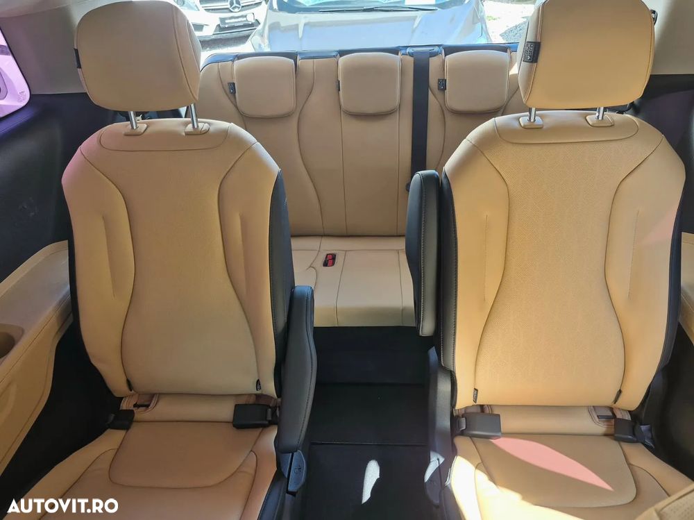 Kia Carnival - 34