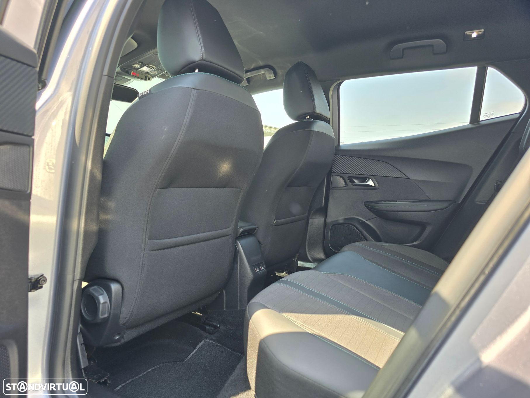 Peugeot 2008 1.2 PureTech Allure Pack EAT8 - 33