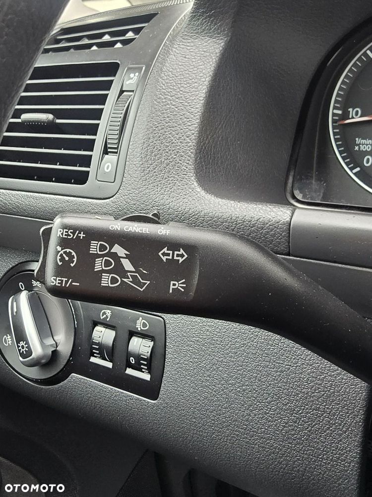 Volkswagen Touran - 29