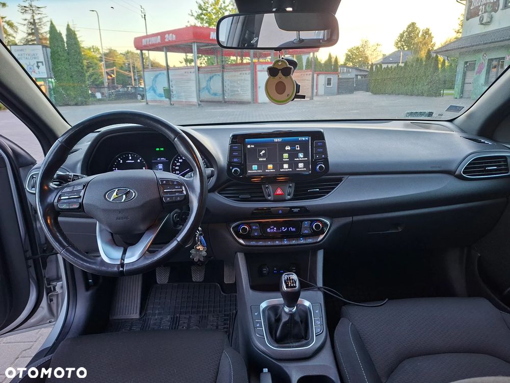 Hyundai i30 1.6 D Classic + - 15