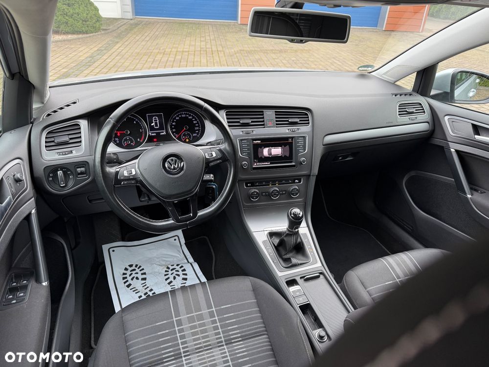 Volkswagen Golf - 22