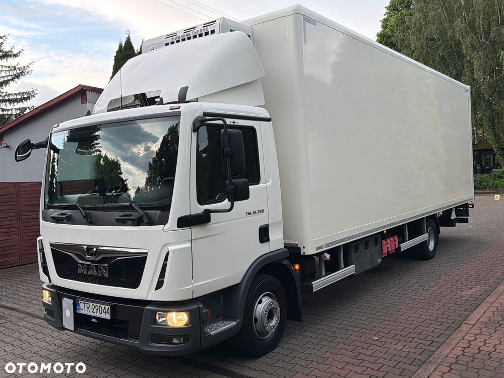 MAN 12.220 MANUAL / IZOTERMA CHŁODNIA / AGREGAT HWASUNG 500 -20 / +20 STOPNI / WINDA 1.5 TONY / STAN WZOROWY JAK NOWY / DUŻA PAKA / MAŁY PRZEBIEG - 1