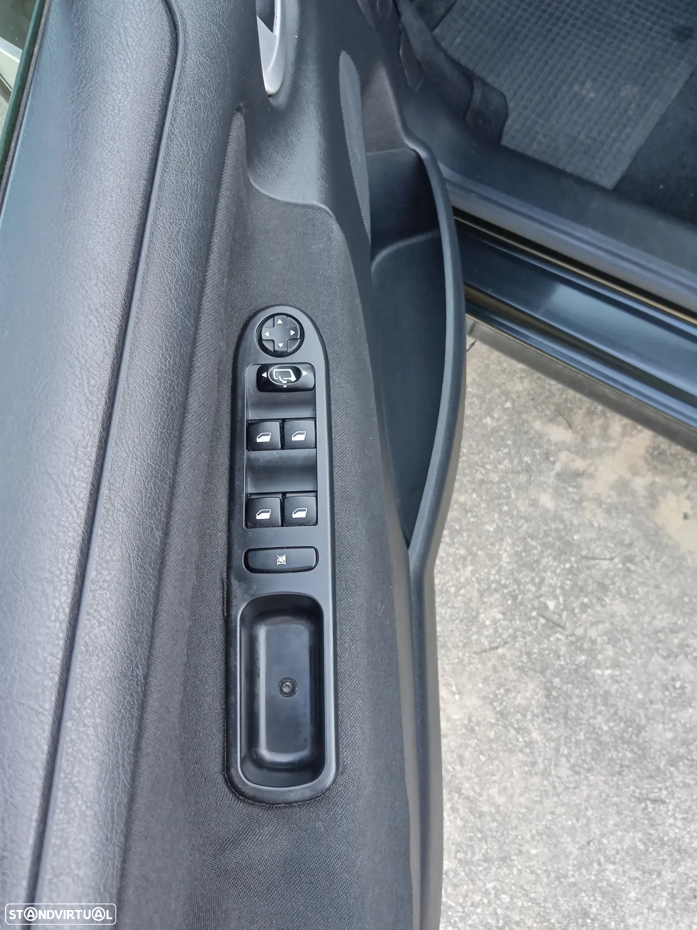 Peugeot 207 1.4 16V Trendy - 11