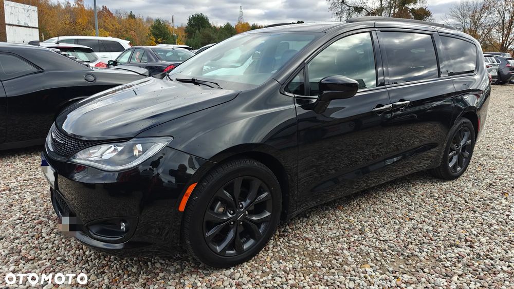 Chrysler Pacifica - 2