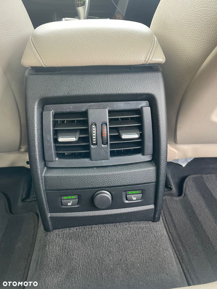 BMW Seria 3 328i xDrive Luxury Line - 17