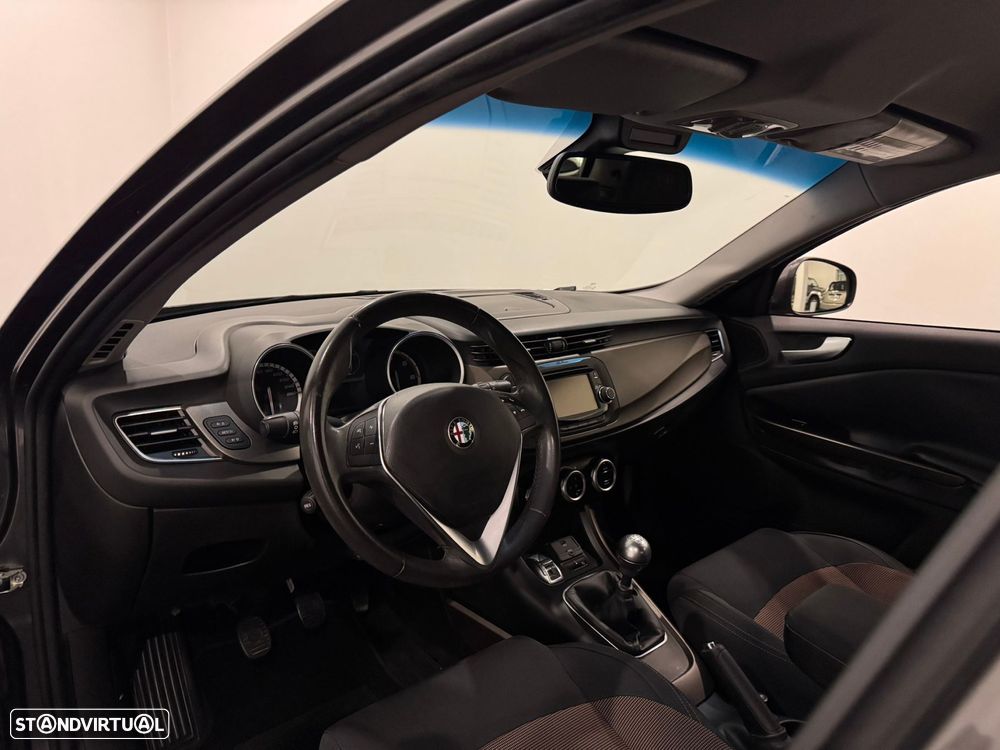 Alfa Romeo Giulietta 1.6 JTDM Distinctive - 6